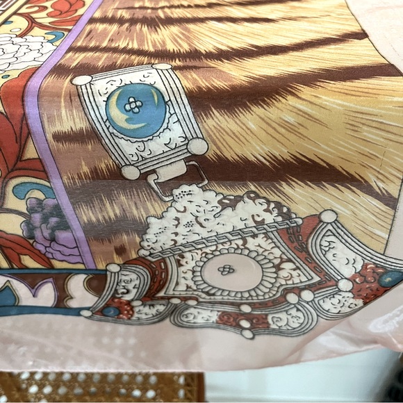 La Femme Aux Semelles de Vent Silky Scarf Wrap - Picture 12 of 16